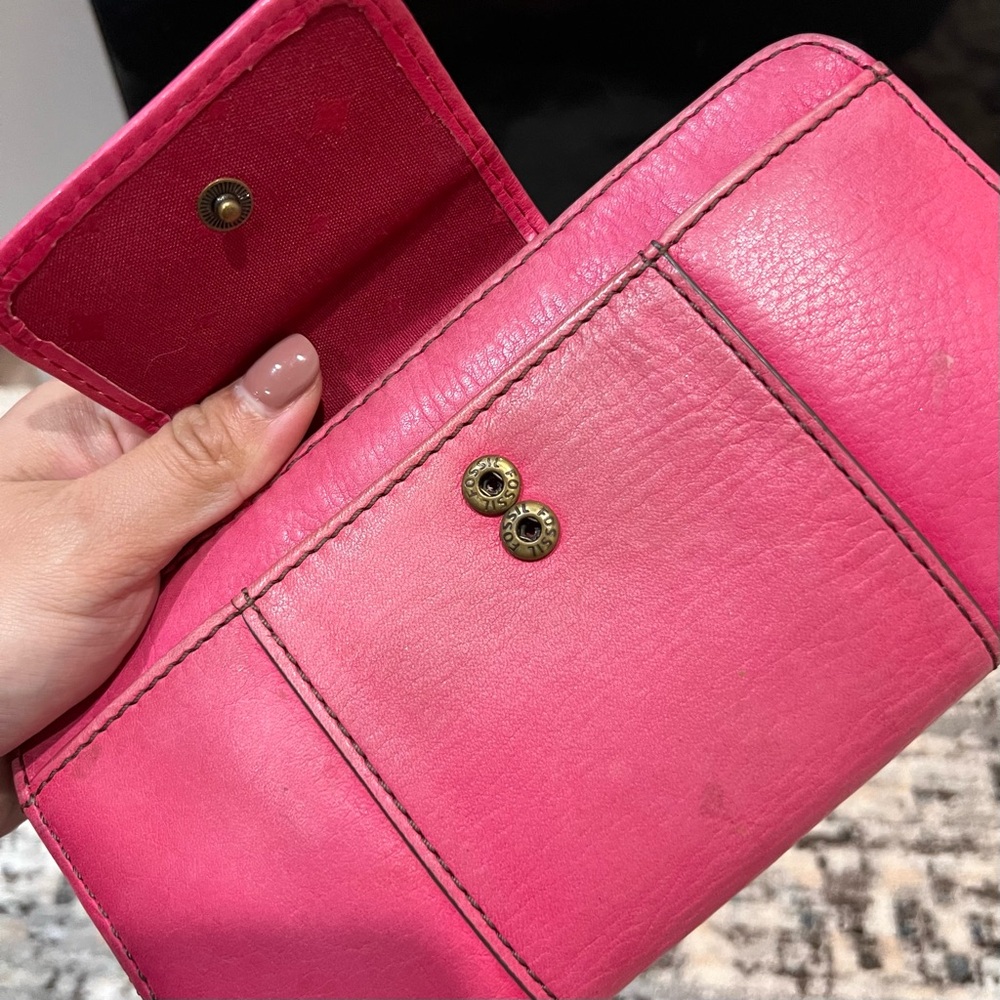 Fossil Pink Explorer Women's Wallet - Picture 9 of 10